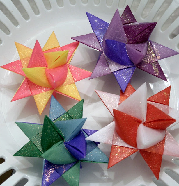 Beautiful folded paper German stars remind many of childhood when they were made at Christmas time. Easy to follow, step-by-step video tutorial teaches you how to make them. 