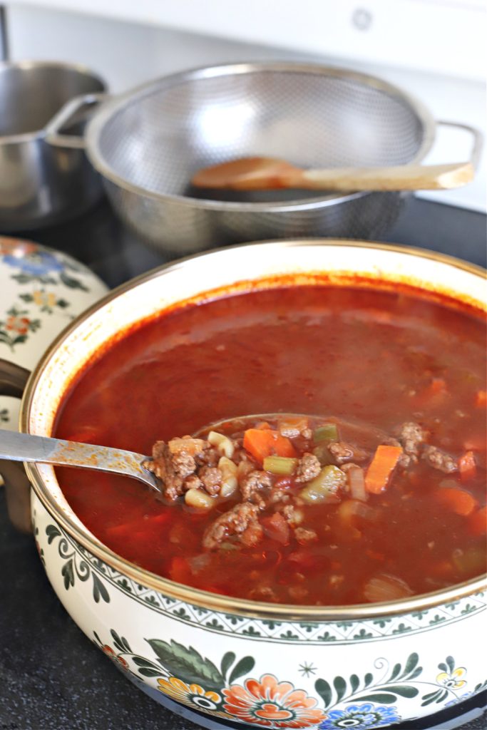 Recipe for homemade hamburger vegetable soup.