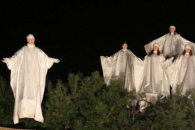 Living nativity is a live production with 13 walk-through scenes from creation to the ascension of Jesus. A Christmas tradition celebrating His birth.