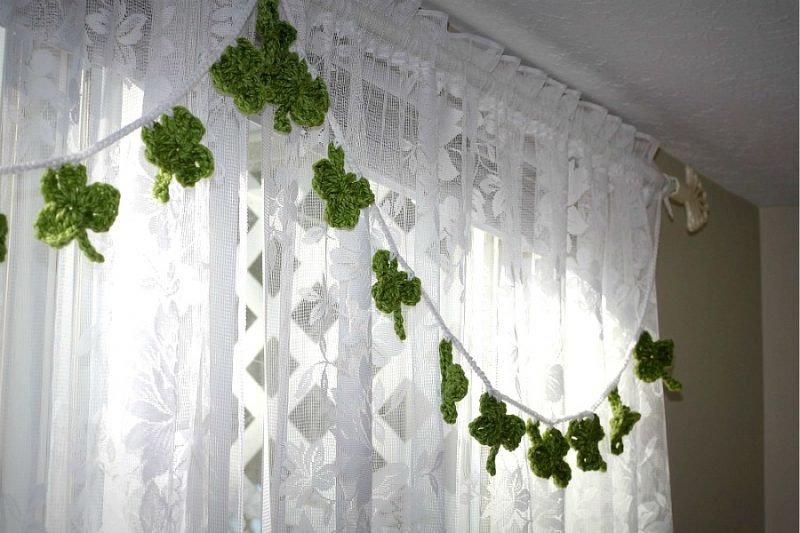 crochet st Patrick's day shamrock garland