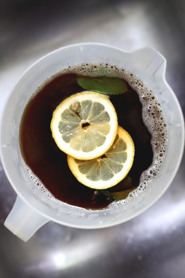 Easy how-to for fresh brewed iced tea sweetened or without sugar. Homemade recipe using tea bags with a squeeze of lemon or orange juice and a sprig of mint.