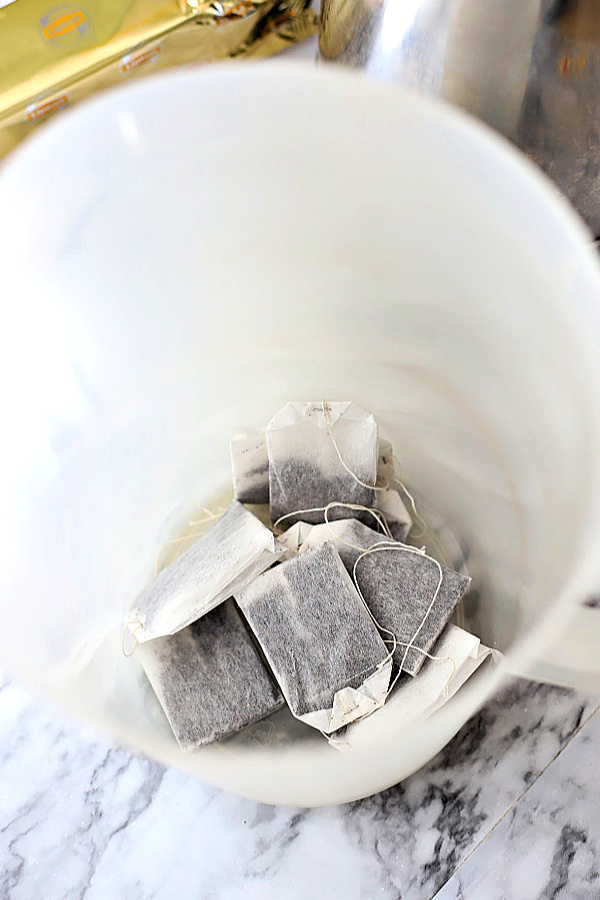 Easy how-to for fresh brewed iced tea sweetened or without sugar. Homemade recipe using tea bags with a squeeze of lemon or orange juice and a sprig of mint.