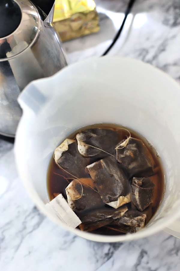 Easy how-to for fresh brewed iced tea sweetened or without sugar. Homemade recipe using tea bags with a squeeze of lemon or orange juice and a sprig of mint.