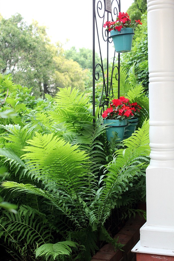 Create an inviting ambiance for dining and entertaining with an easy up-cycling DIY. Re-purposed Curtains for the Patio look lovely and romantic.