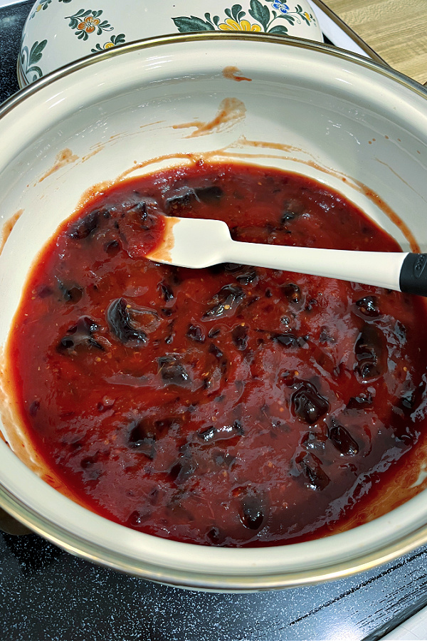 Chili sauce and grape jelly melt together for cocktail meatballs appetizer or entrée.