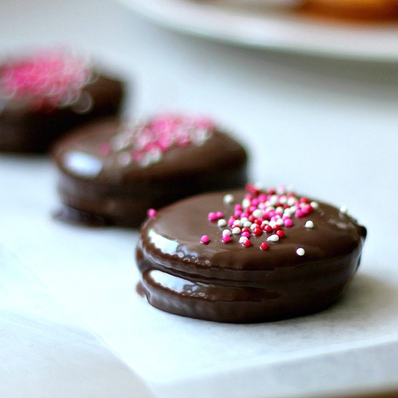 A really quick and easy Valentine's Day treat, Chocolate Covered Peanut Butter Crackers can be made in just a few minutes with just a few ingredients. Add sprinkles to match any occasion!