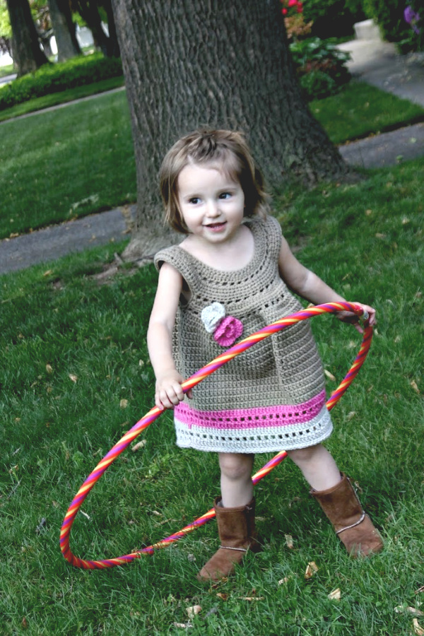 Sweet crochet top or dress for little girls from La La Lovely pattern. Easy Etsy pattern for an adorable outfit for kids clothing.