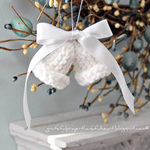 Easy vintage pattern for knitted dainty bells work up quickly and are sweet for holiday tree ornaments, baby or wedding shower favors and corsages.