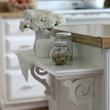 An Easy Kitchen Shelf