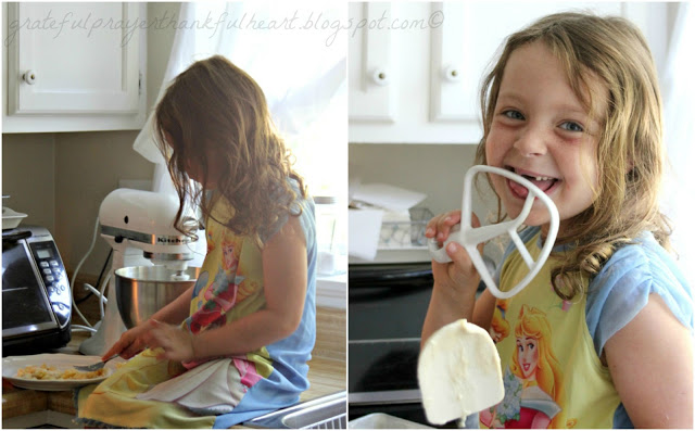 Making moist and delicious banana cake with vanilla bean frosting. 