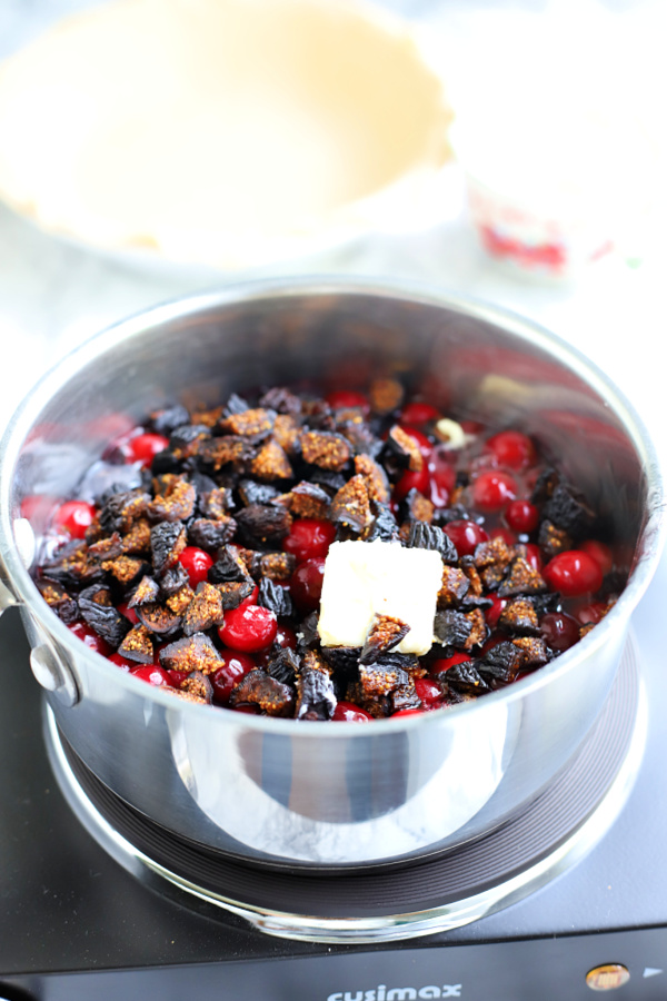 making the filling for cranberry and fig pie