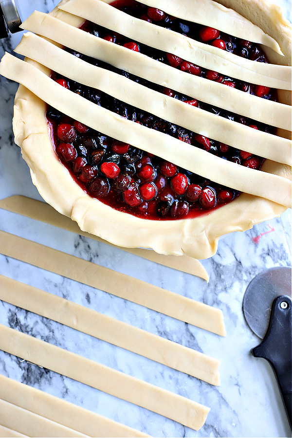 how to weave pie crust strips for cranberry and fig pie