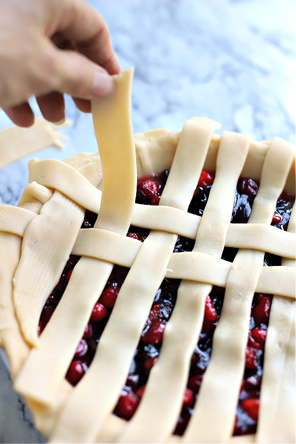 how to weave pie crust strips for cranberry and fig pie