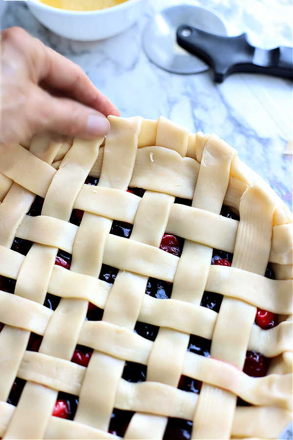 how to weave pie crust strips for cranberry and fig pie