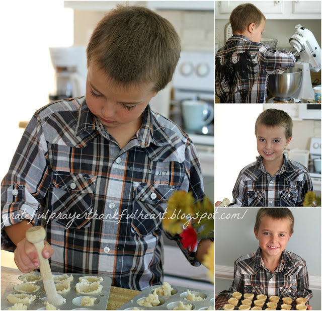 Easy recipe for Lemon Tartlets. Delicious little cookies filled with a sweet lemony center are perfect for Christmas or with tea as a dessert.