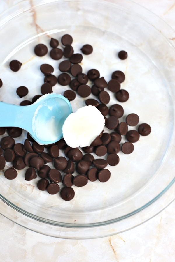 melting chocolate chips to frost Italian chocolate anise biscotti