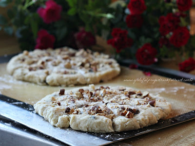 asy Sour Cream Cherry Scones are not-too-sweet, filled with dried cherries, sprinkled with chopped almonds then drizzled with a confectioner's glaze.