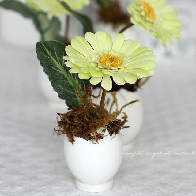 Sweet and dainty, springtime Easter flowers in eggshell pots are super cute. Fill with faux flowers, fresh cut flowers or plant seeds and watch them sprout. Tuck into spaces needing some happy after a dreary winterscape.