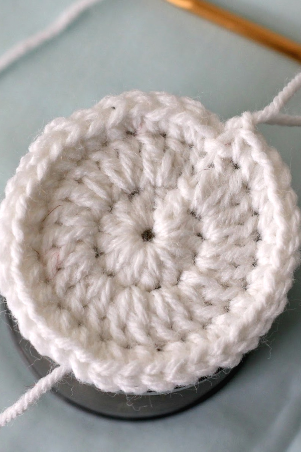 Super easy pattern for cute, useful crochet cozy for jars or cans. Organize your vanity, desk and arts and crafts supplies. Recycle, upcycle and repurpose into multipurpose items!