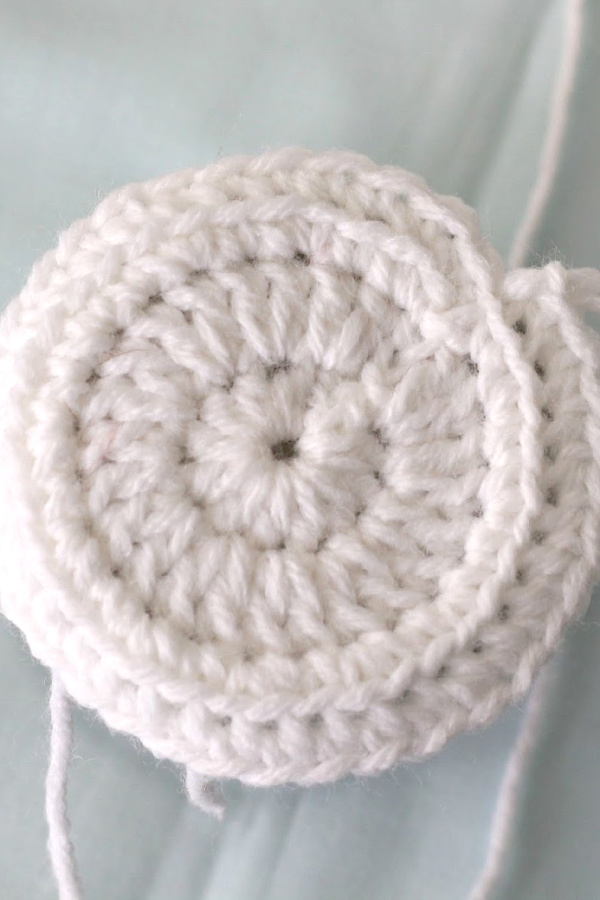 Super easy pattern for cute, useful crochet cozy for jars or cans. Organize your vanity, desk and arts and crafts supplies. Recycle, upcycle and repurpose into multipurpose items!