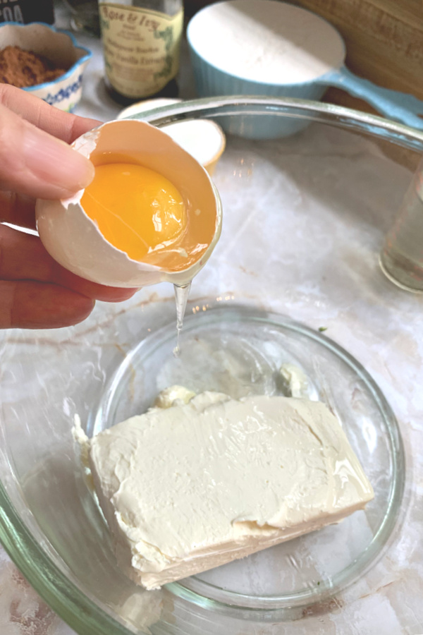 making cream cheese filling for cream cheese chocolate zucchini bread