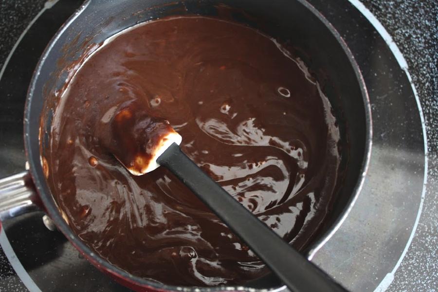 Easy recipe for frozen minty mousse pie with a layers of ice cream, chocolate mousse and whipped cream in a cookie crust is just right for St Patrick's Day