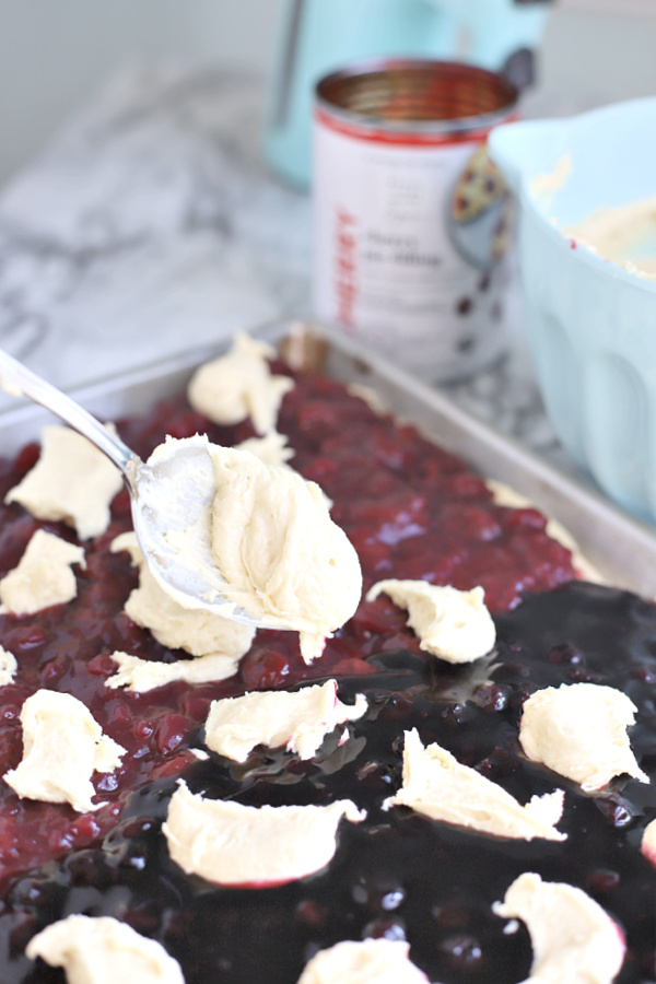 Topping the cherry and blueberry pie filling for fruit bars.