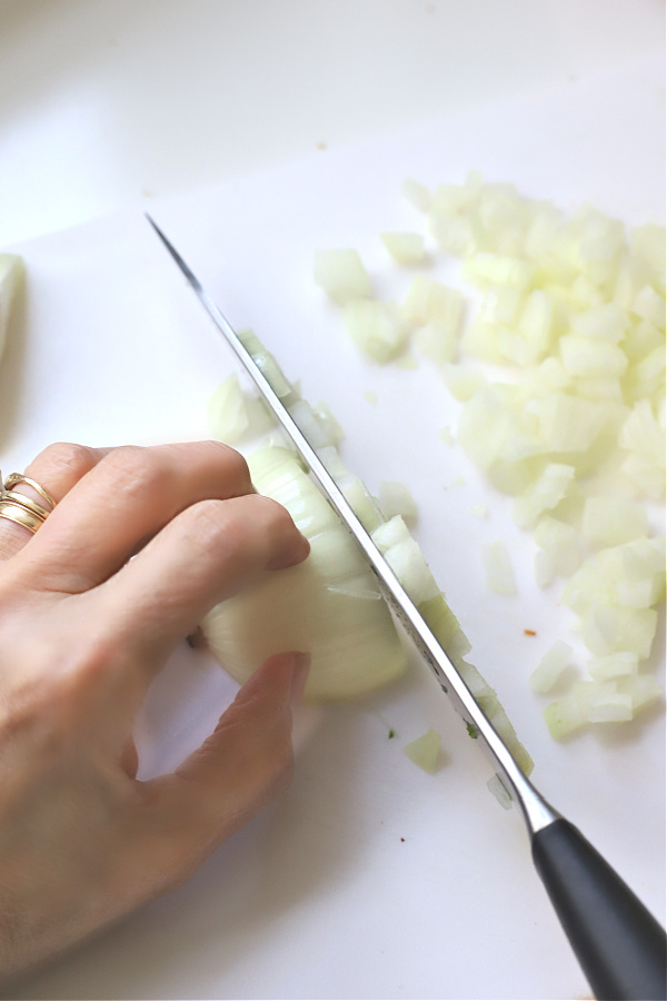 How to safely chop an onion