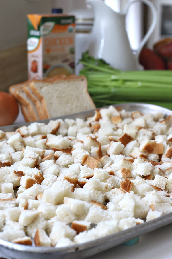 drying fresh bread cubes