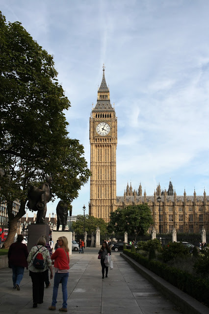 Big Ben and the Parliament Building, London, England.