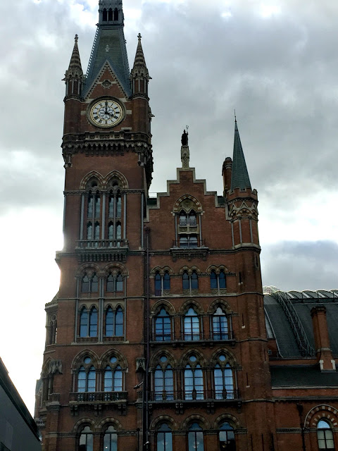 Our last day of London included visiting St Pancras Renaissance Hotel, Kings Cross Station and the changing of the Guard at St James Palace.