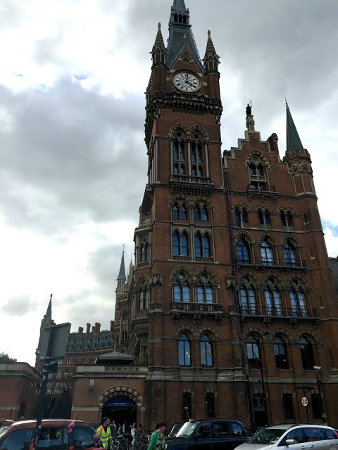 Our last day of London included visiting St Pancras Renaissance Hotel, Kings Cross Station and the changing of the Guard at St James Palace.