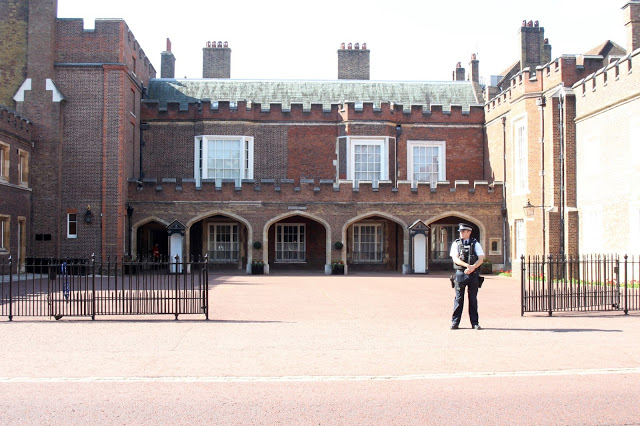 Our last day of London included visiting St Pancras Renaissance Hotel, Kings Cross Station and the changing of the Guard at St James Palace.