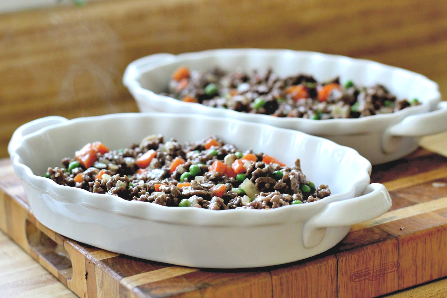 Is it Cottage Pie or Shepherd's Pie? Did you know there is a difference between “cottage pie” and “shepherd’s pie?” Shepherd’s pie should only be named as such if it contains lamb, and “cottage” usually applies to one made with beef. Whatever you call it, it is a delicious, budget meal.