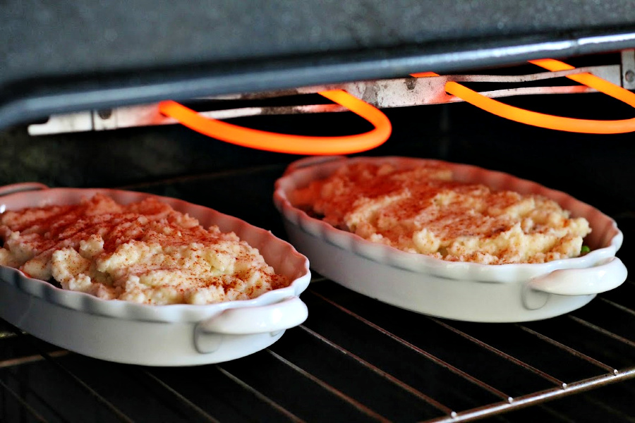 Is it Cottage Pie or Shepherd's Pie? Did you know there is a difference between “cottage pie” and “shepherd’s pie?” Shepherd’s pie should only be named as such if it contains lamb, and “cottage” usually applies to one made with beef. Whatever you call it, it is a delicious, budget meal.