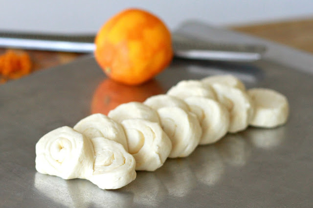 Orange Honey Pull-Apart Rolls are a pretty way to dress-up a can of crescent rolls. Brushed with a sweet orange glaze, they take just a few minutes of preparation yet burst with flavor.