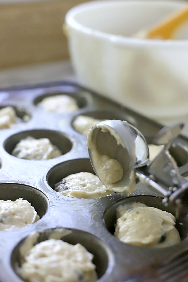 Easy recipe and step-by-step directions for making homemade blueberry muffins for the beginner cook or baker.