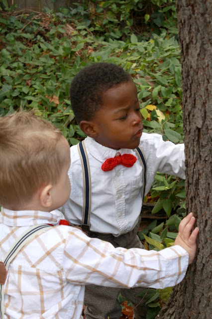 Little boys look adorable dressed up with suspenders and red bow ties. You can make them quickly with this easy knitted bow tie pattern. Sweet for any occasion. 