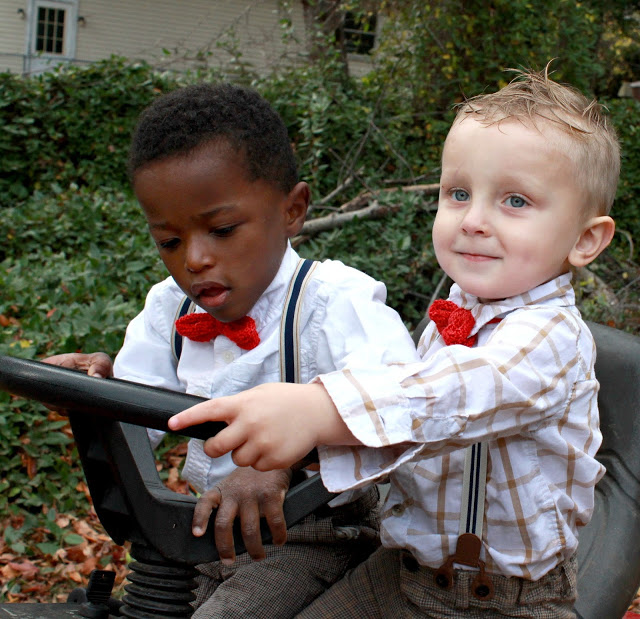 Little boys look adorable dressed up with suspenders and red bow ties. You can make them quickly with this easy knitted bow tie pattern. Sweet for any occasion. 