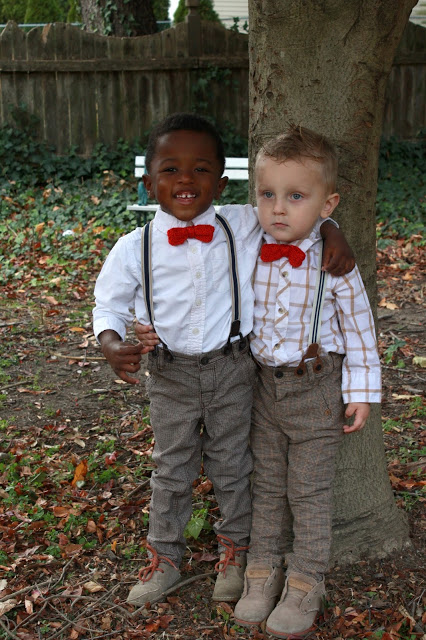 Little boys look adorable dressed up with suspenders and red bow ties. You can make them quickly with this easy knitted bow tie pattern. Sweet for any occasion. 