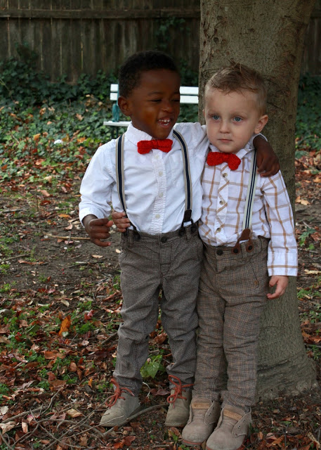 Little boys look adorable dressed up with suspenders and red bow ties. You can make them quickly with this easy knitted bow tie pattern. Sweet for any occasion. 