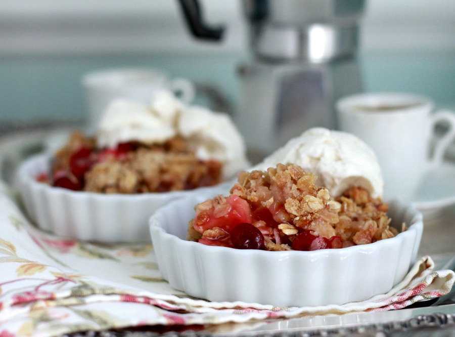 Sweet and tart Cranberry Apple Crisp with an oatmeal crumb topping is a lovely autumn dessert. Serve warm with ice cream or dollop of whipped cream.