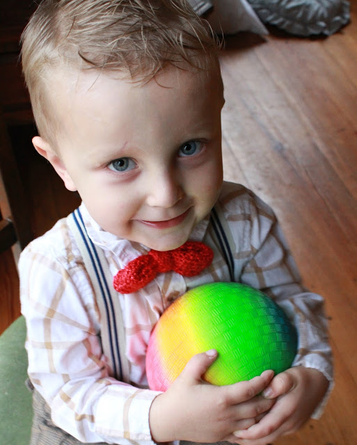 Little boys look adorable dressed up with suspenders and red bow ties. You can make them quickly with this easy knitted bow tie pattern. Sweet for any occasion. 