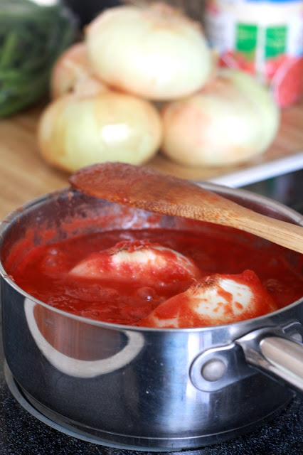 Marcella Hazan Tomato Sauce pasta is easy-on-the-cook and delicious. Make for a lovely date night meal.