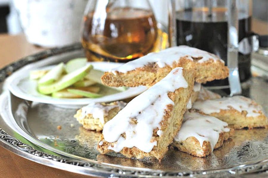 Easy recipe for homemade coffeehouse cinnamon scones. Similar to Starbucks and so perfect with coffee or tea for breakfast, break or snacking.