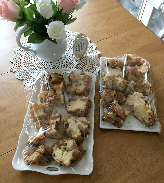 Sometimes mishaps in the kitchen happen even to those who have a lot of experience. Keeping it real as a Jewish apple cake refuses to release from the pan.