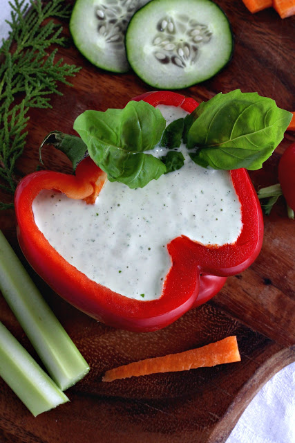 Buttermilk Ranch Dressing is a favorite with kids and adults. Full of amazing flavors bringing boring salads to life. Easy recipe for a fresh, bright taste.