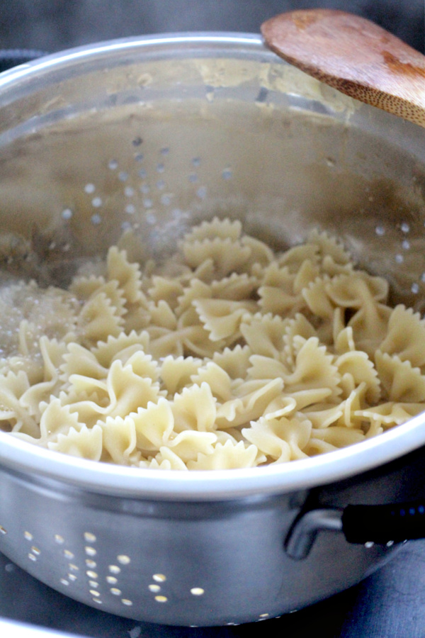 pasta pesto and peas 