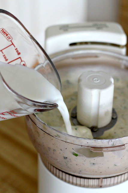 Buttermilk Ranch Dressing is a favorite with kids and adults. Full of amazing flavors bringing boring salads to life. Easy recipe for a fresh, bright taste.