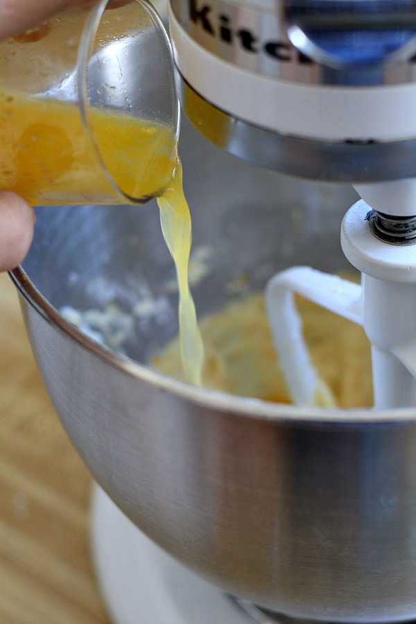 Super easy recipe for a delicious orange fruit dip made with cream cheese, orange zest, orange juice, cream and confectioners' sugar. It is the best!